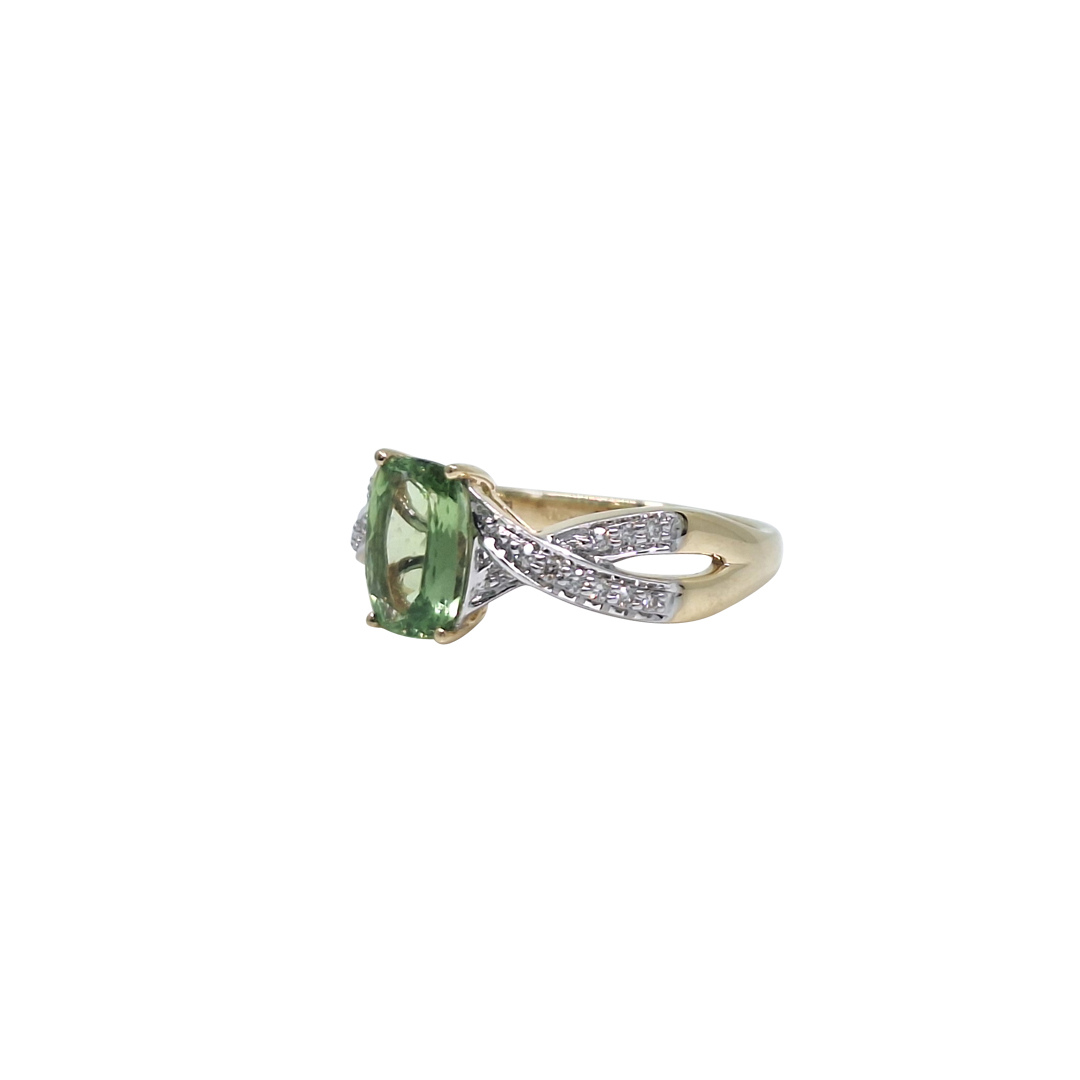 14ct Yellow Gold Green Gemstone & Diamond Ring