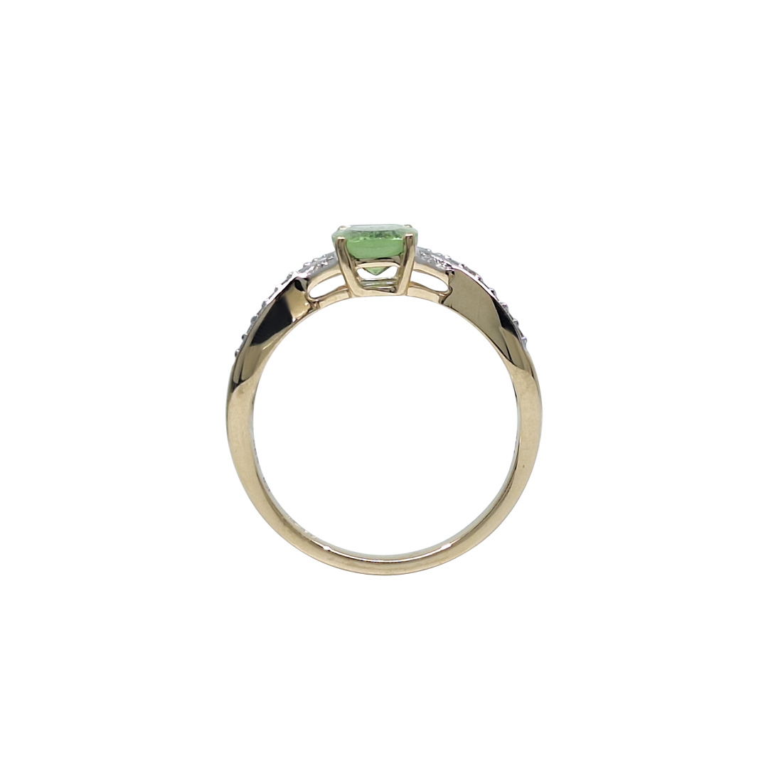 14ct Yellow Gold Green Gemstone & Diamond Ring