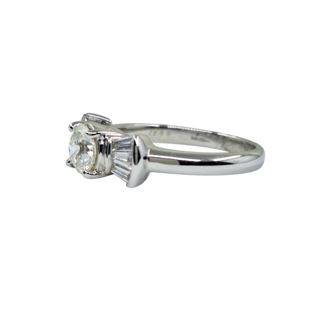 18ct White Gold Diamond Baguette & Round Diamond Bow Ring D:1.02ct