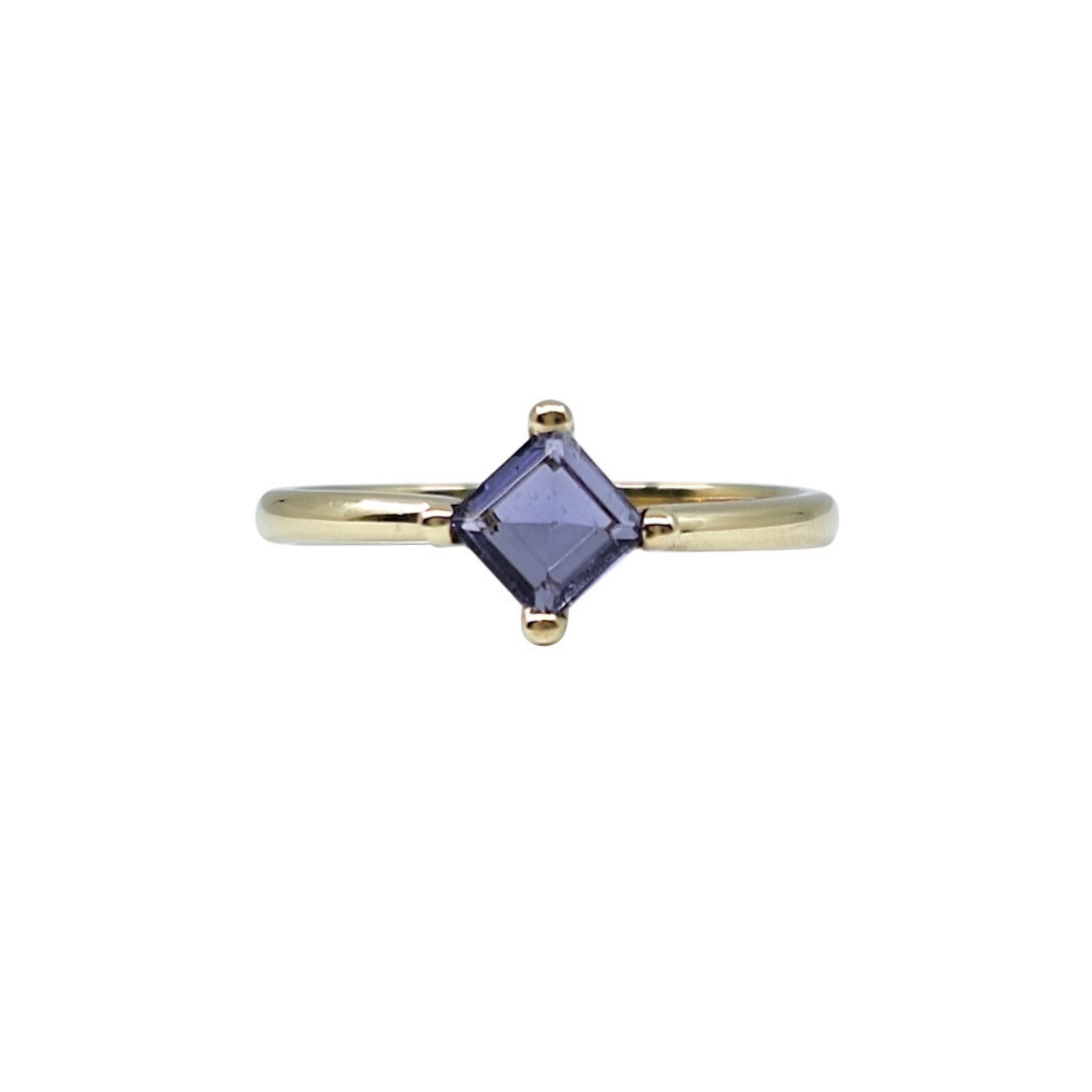 9ct Yellow Gold Iolite Solitaire Ring