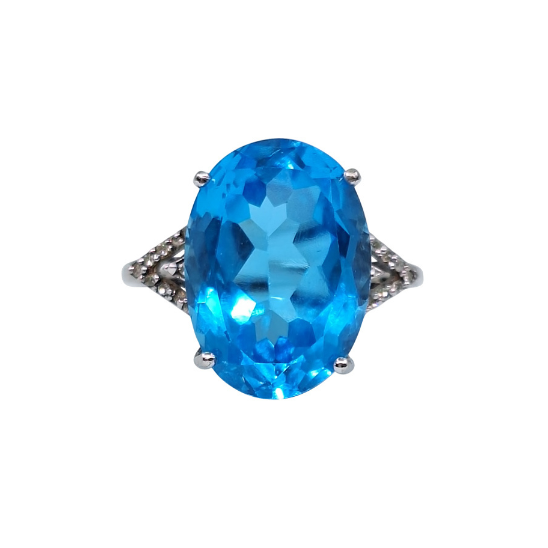 9ct White Gold Blue Topaz Ring