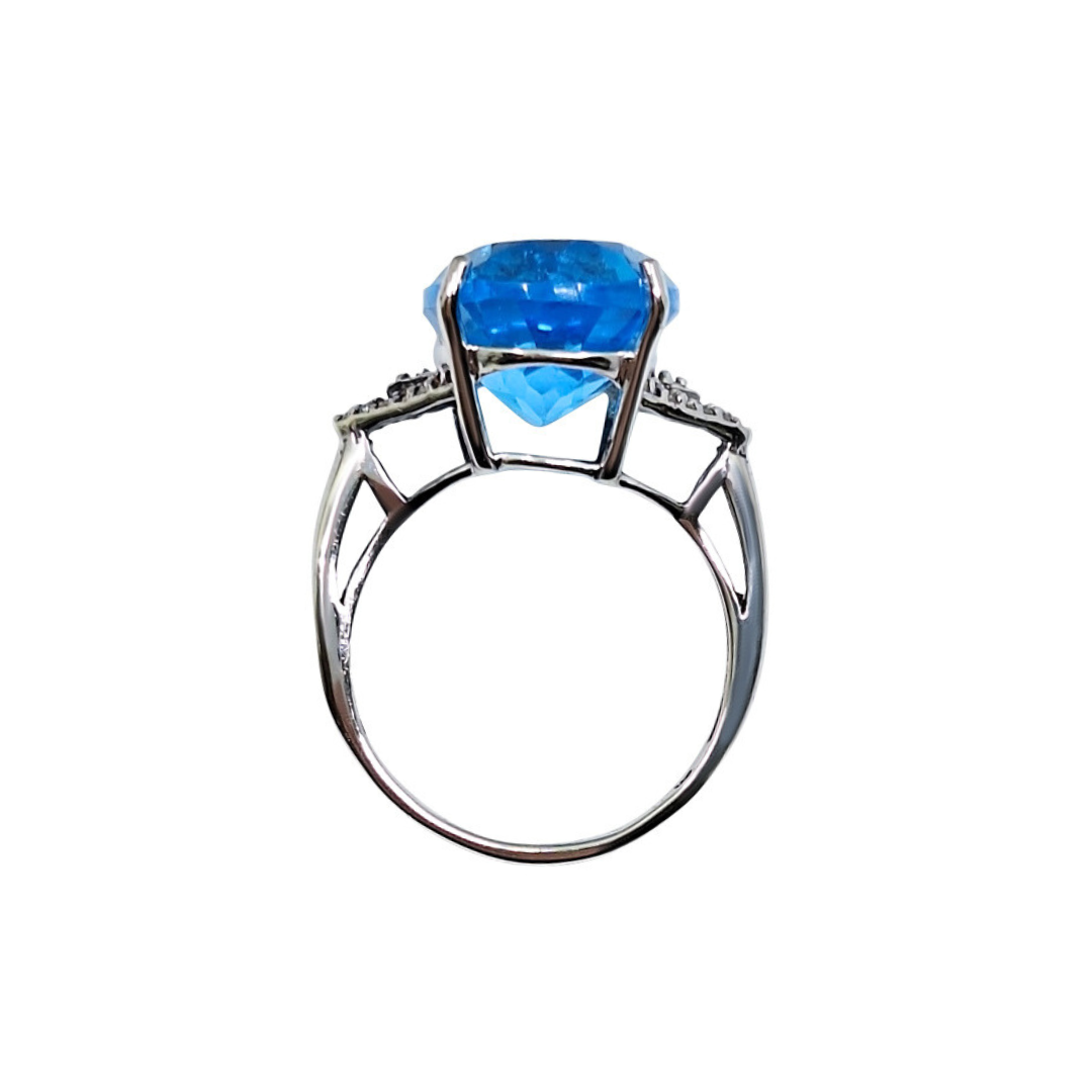 9ct White Gold Blue Topaz Ring