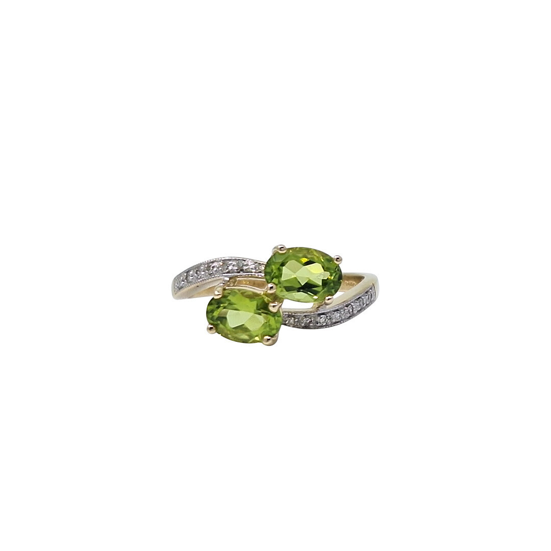 9ct Yellow Gold Peridot & Diamond Ring