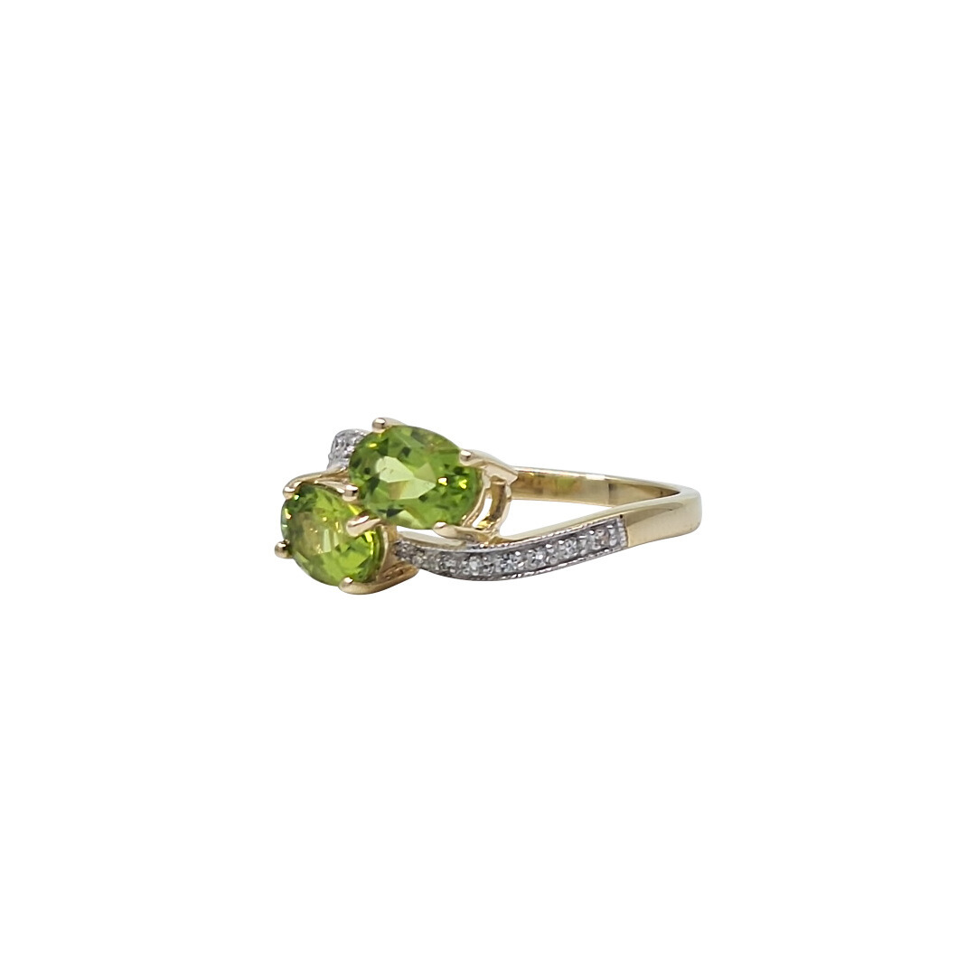 9ct Yellow Gold Peridot & Diamond Ring