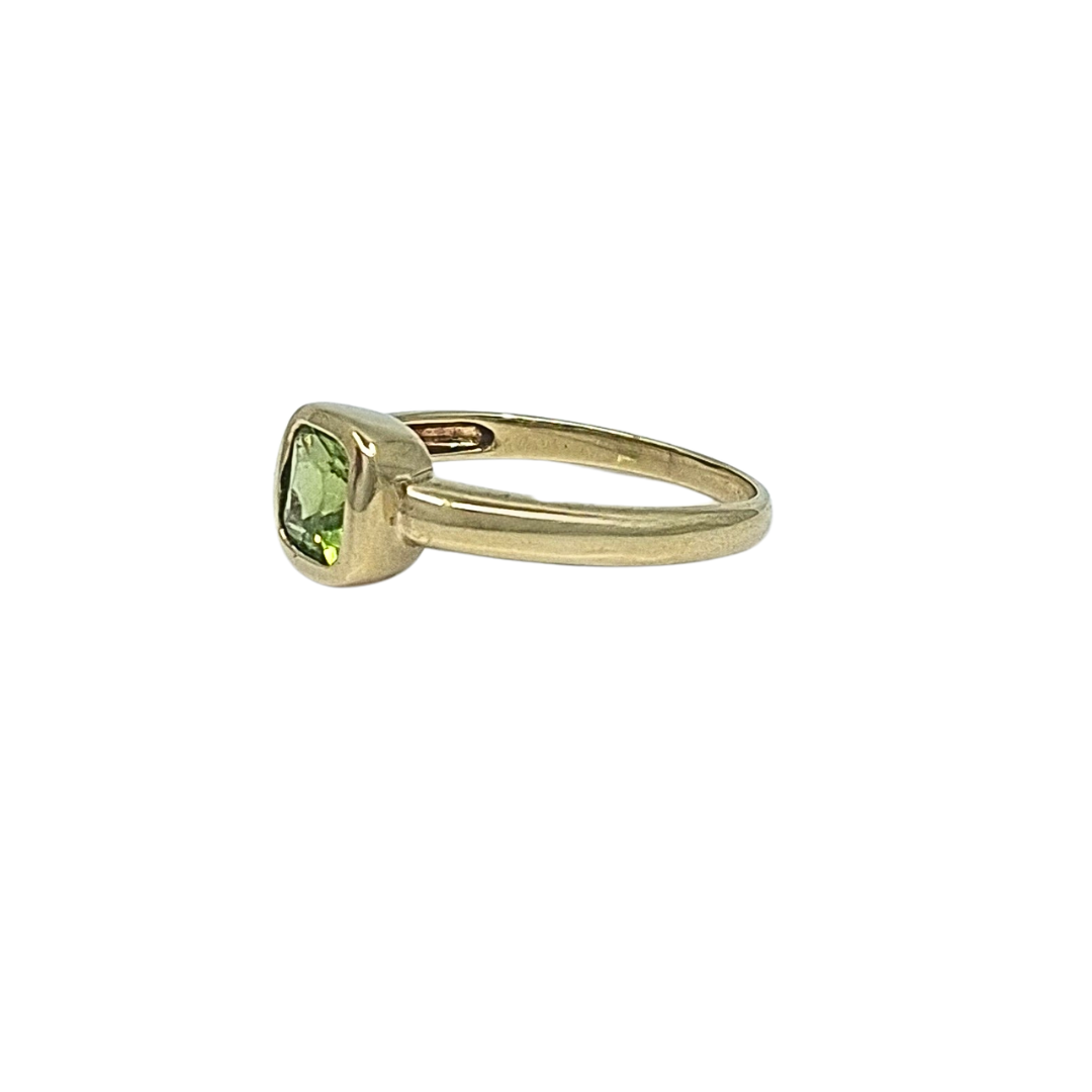 9ct Yellow Gold Peridot Ring