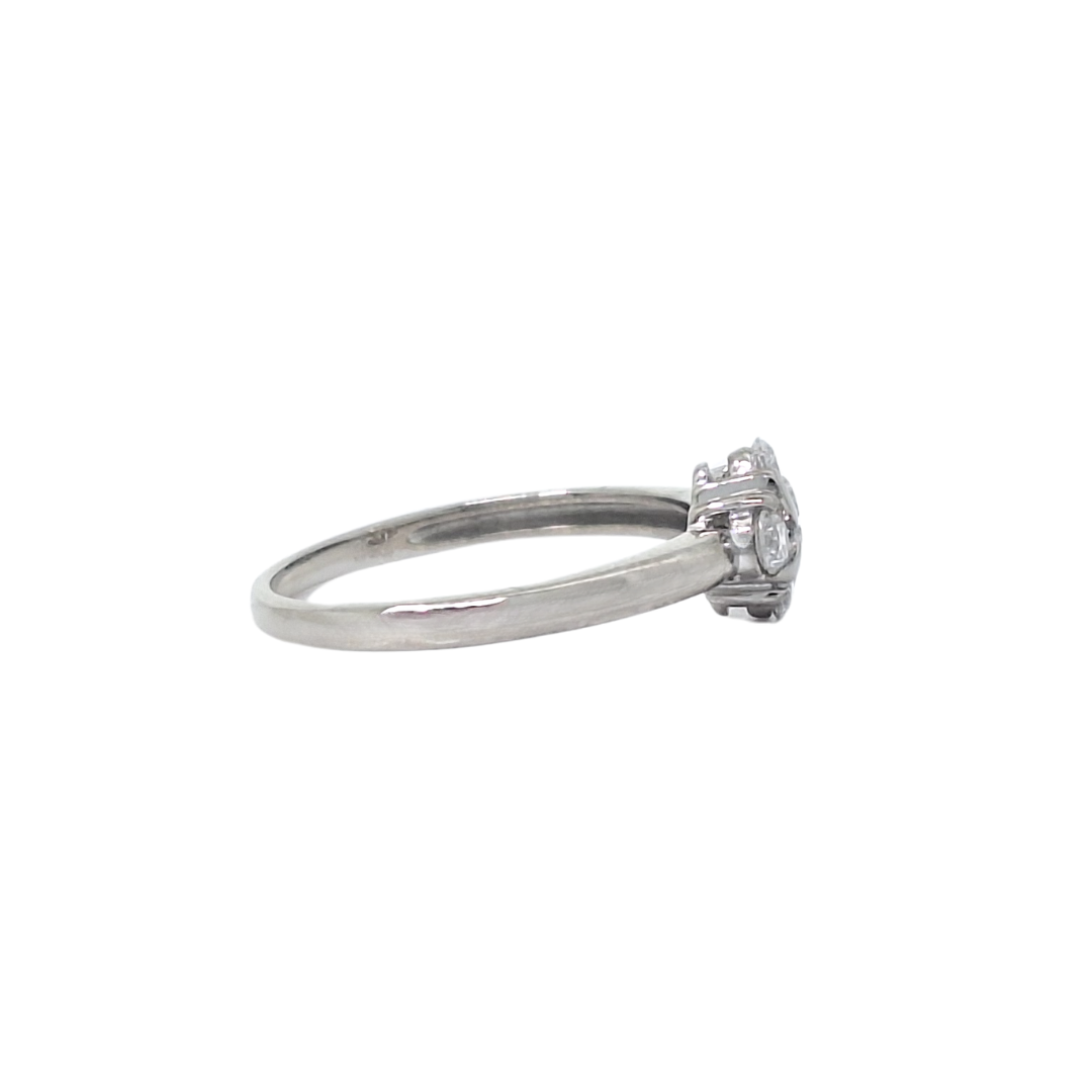 18ct White Gold Diamond Cluster Ring