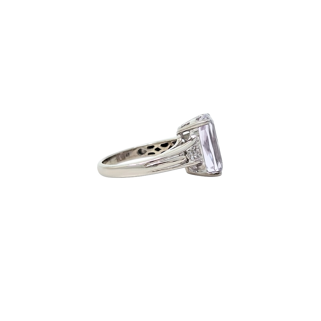 18ct White Gold Amethyst & Diamond Ring