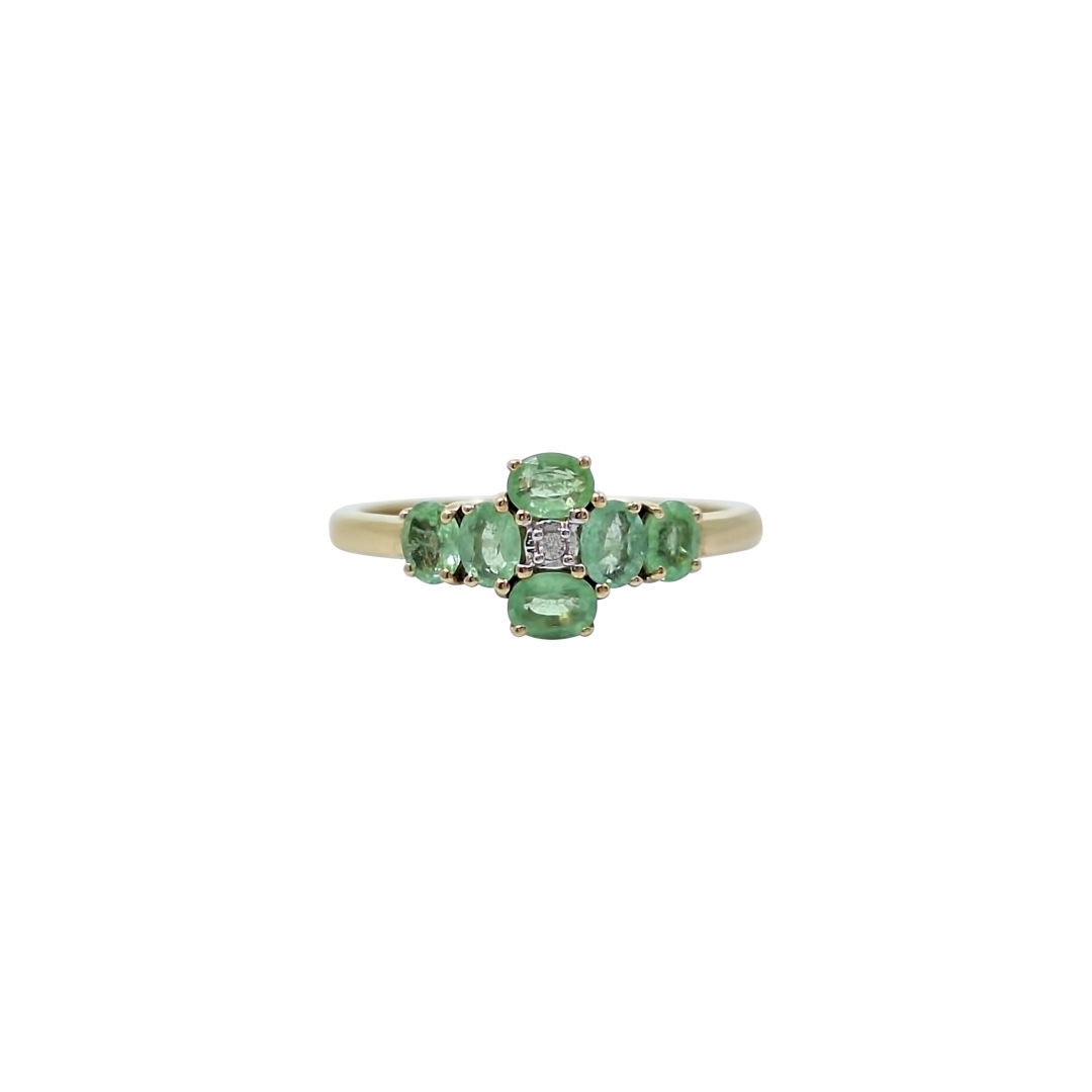 9ct Yellow Gold Green Gemstone Ring
