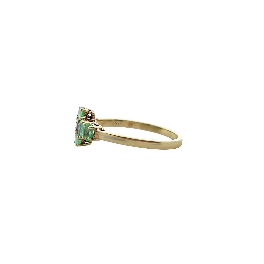 9ct Yellow Gold Green Gemstone Ring