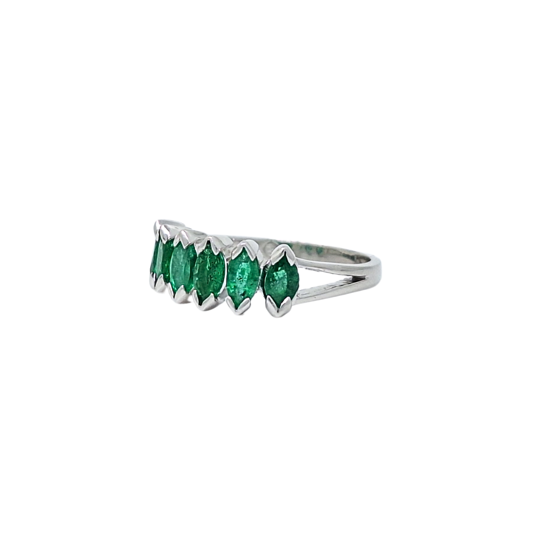 18ct White Gold Emerald Ring