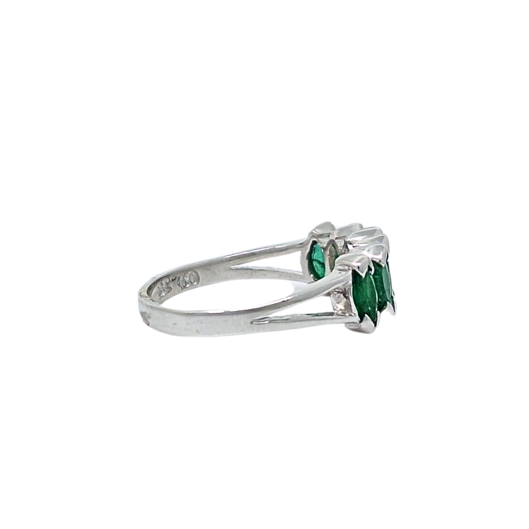 18ct White Gold Emerald Ring