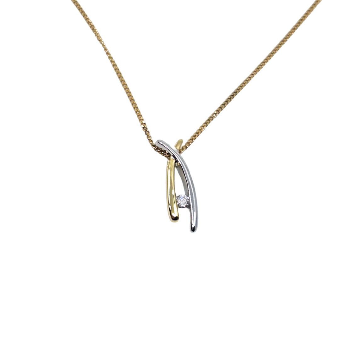 18ct Yellow & White Gold Diamond Pendant 18"