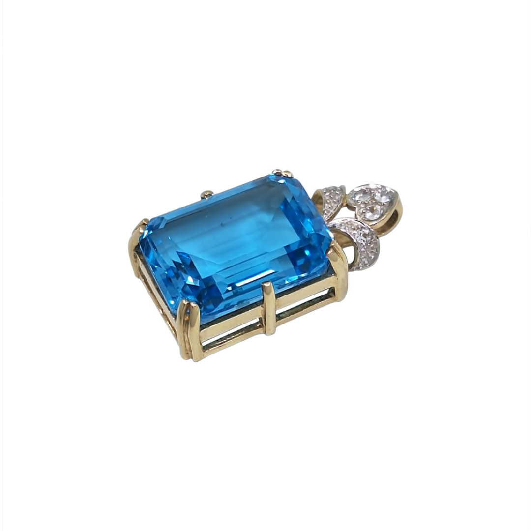 9ct Yellow Gold Blue Topaz Pendant