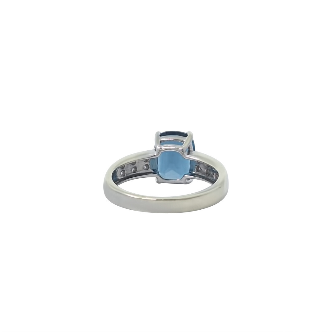 9ct White Gold Blue Topaz Ring