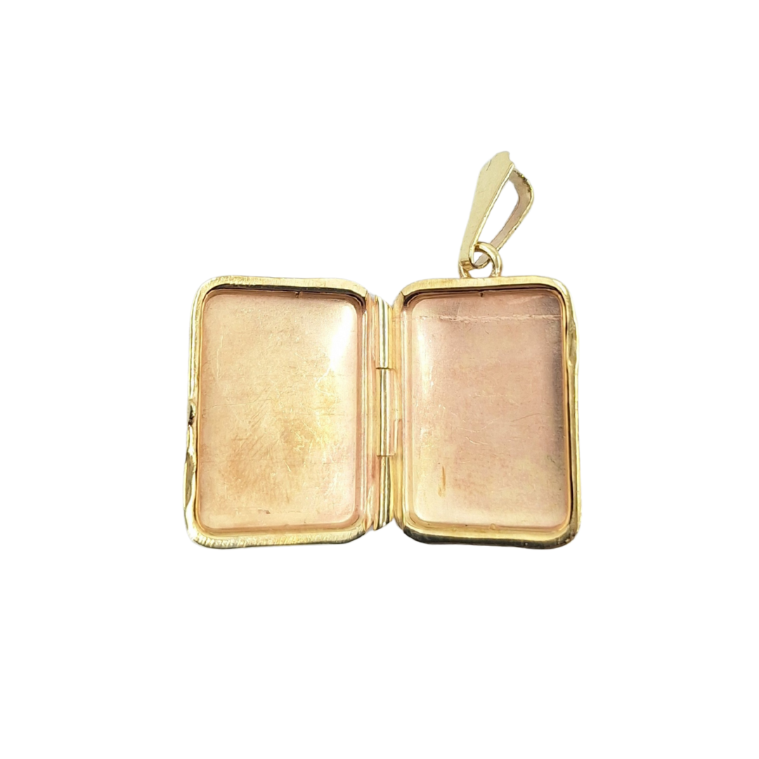 9ct Yellow Gold Rectangle Engraved Locket