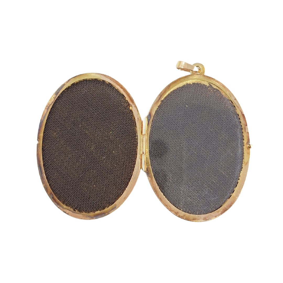9ct Yellow Gold Oval Engraved Locket