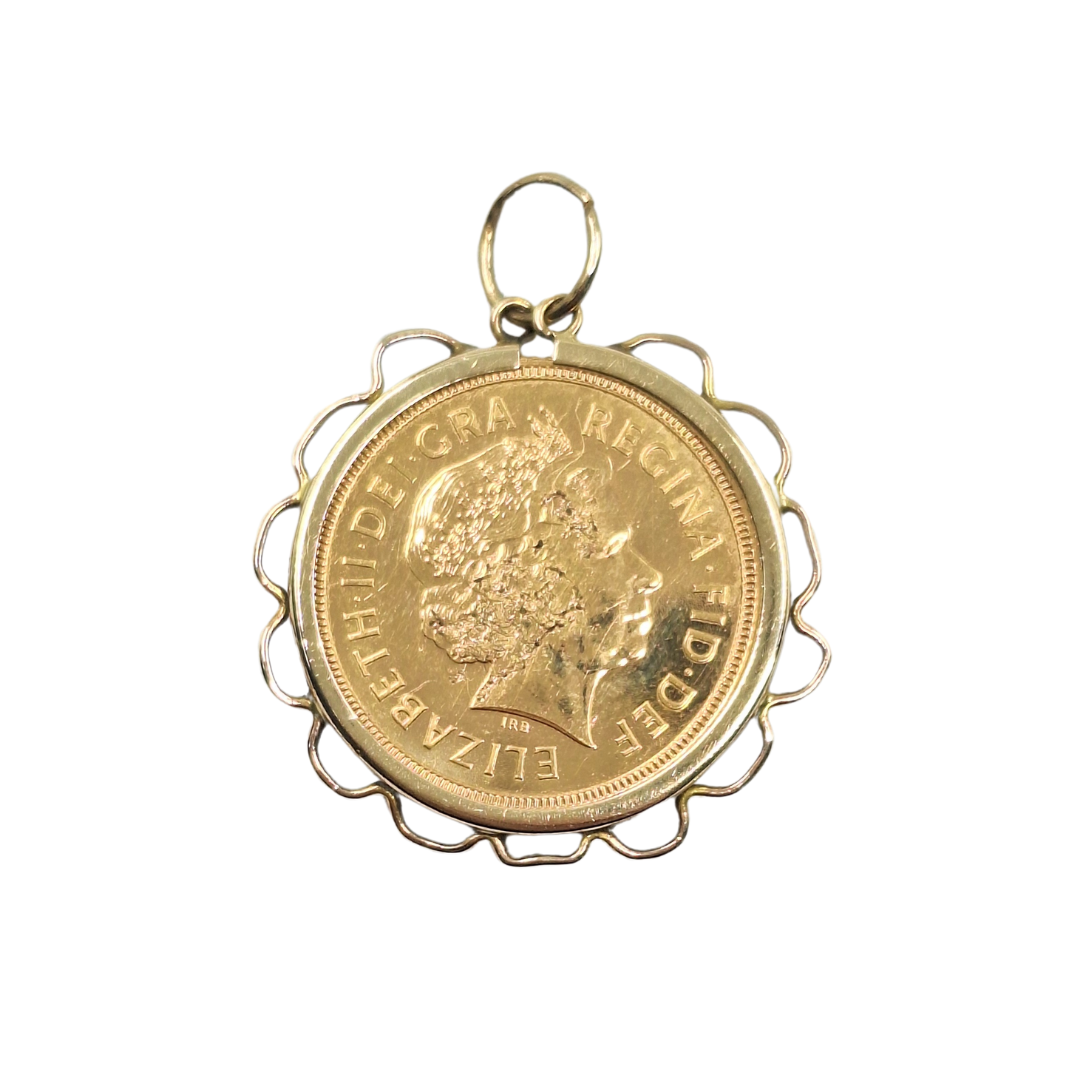 Full Sovereign Pendant 2001