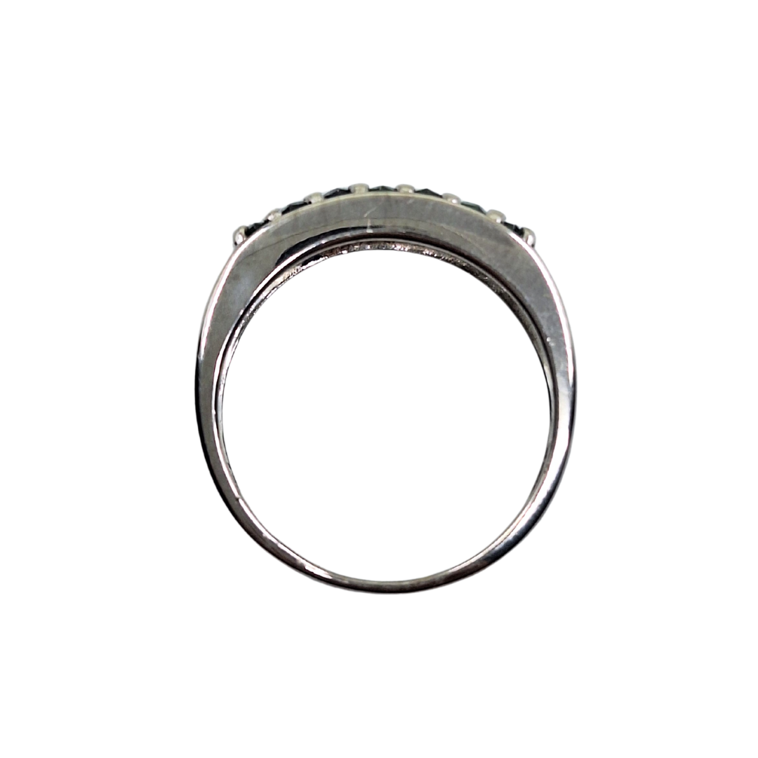 9ct White Gold Green Stone Band Ring