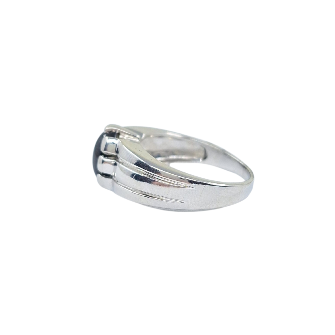 9ct White Gold Cabochon Black Stone Ring