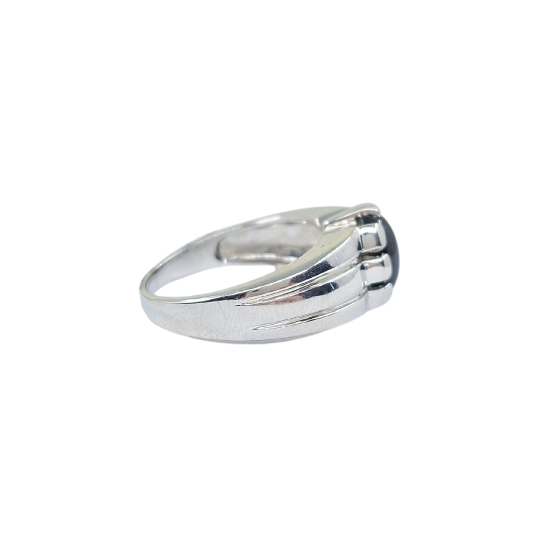 9ct White Gold Cabochon Black Stone Ring