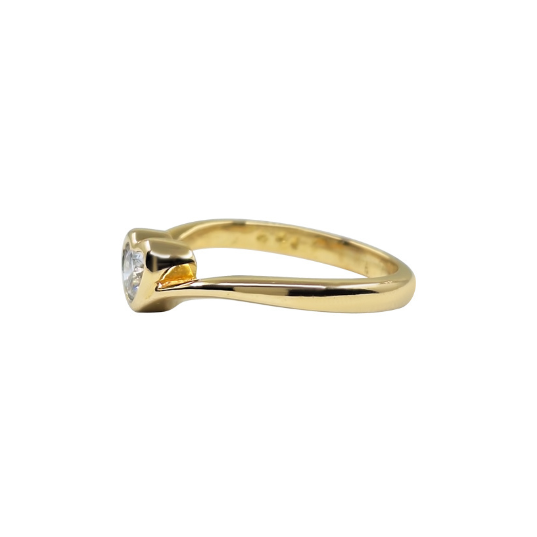 18ct Yellow Gold Diamond Heart Solitaire Ring