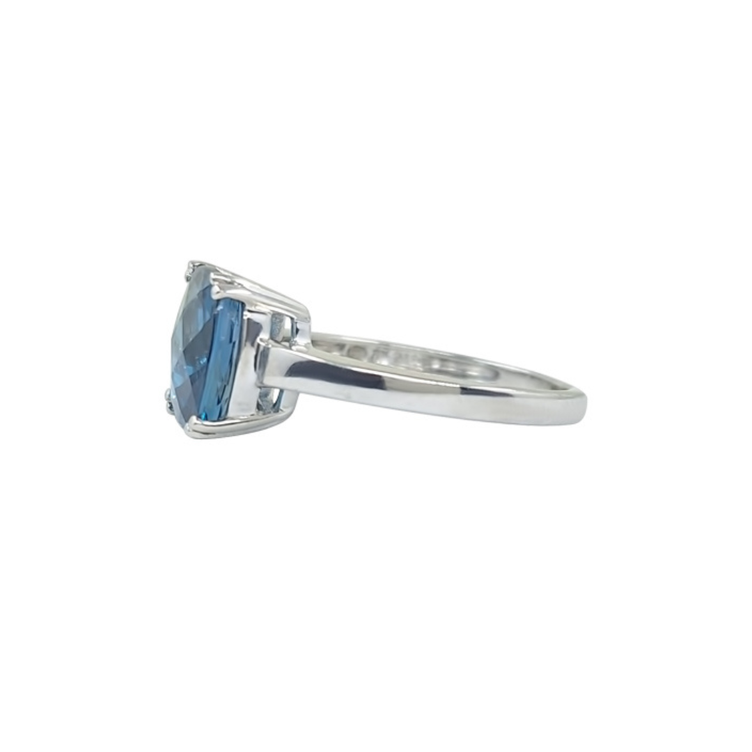 9ct White Gold Blue Topaz Solitaire Ring