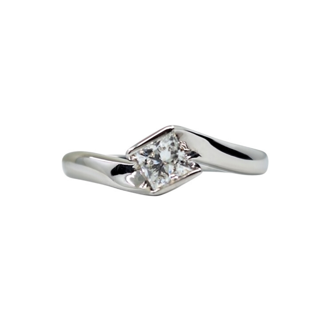 18ct White Gold Princess Cut Diamond Solitaire Ring