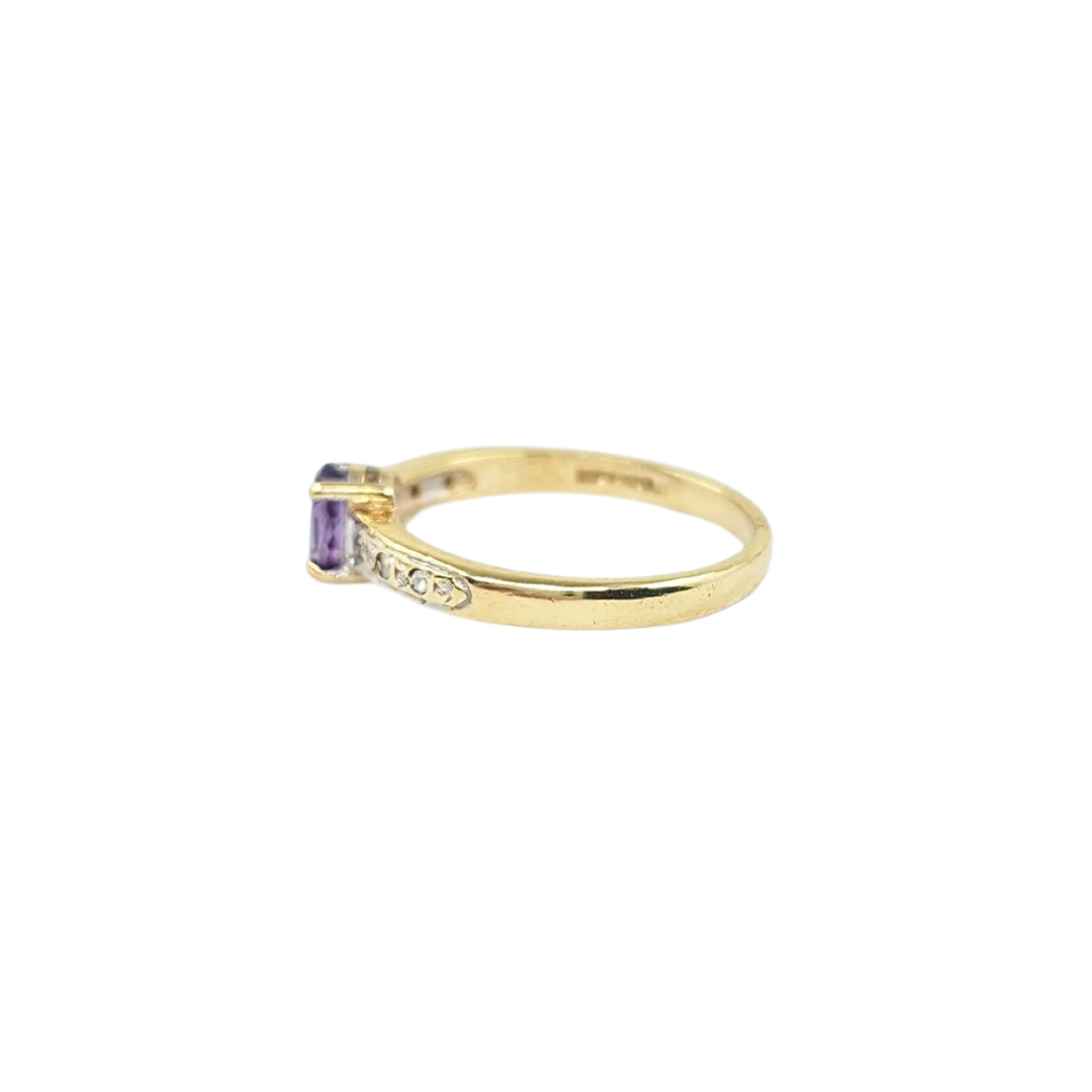 9ct Yellow Gold Amethyst & Diamond Ring