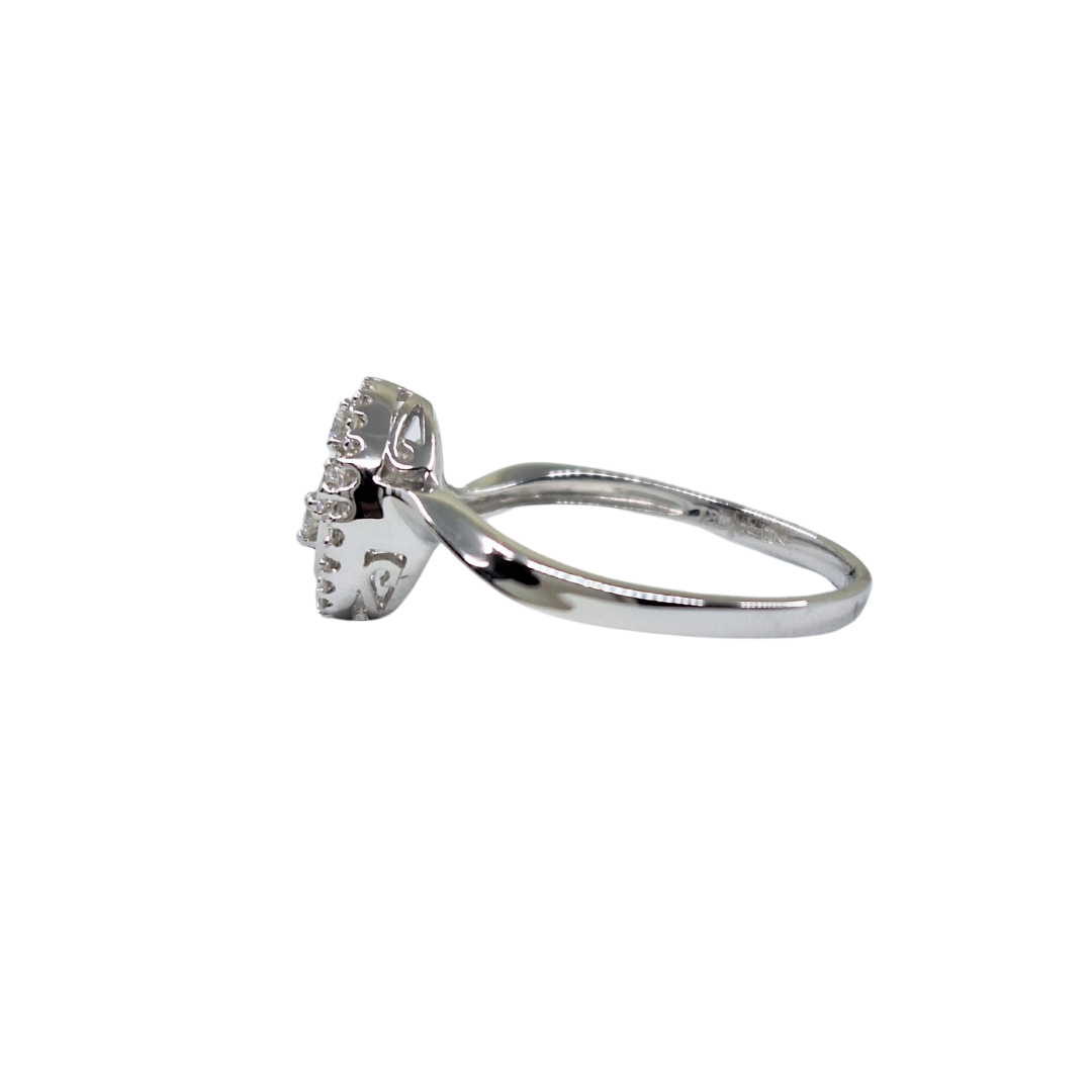 18ct White Gold Diamond Cluster Ring