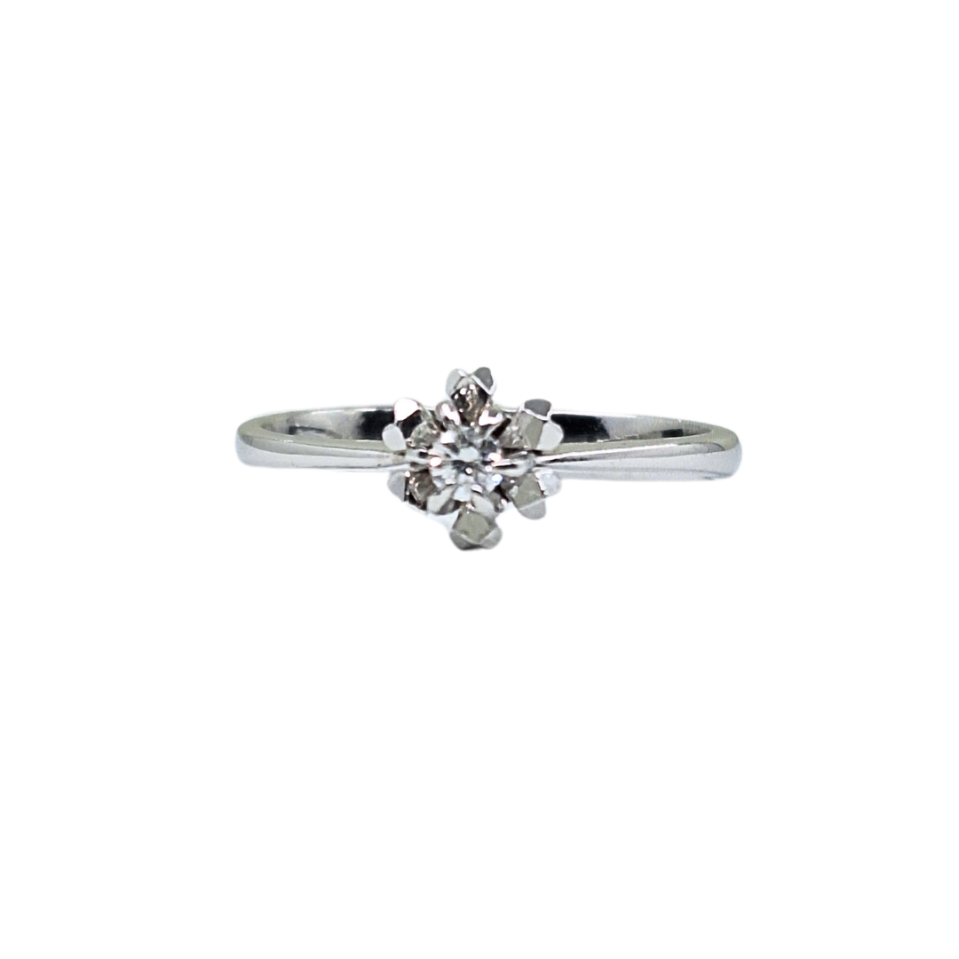 18ct White Gold Diamond Solitaire Ring