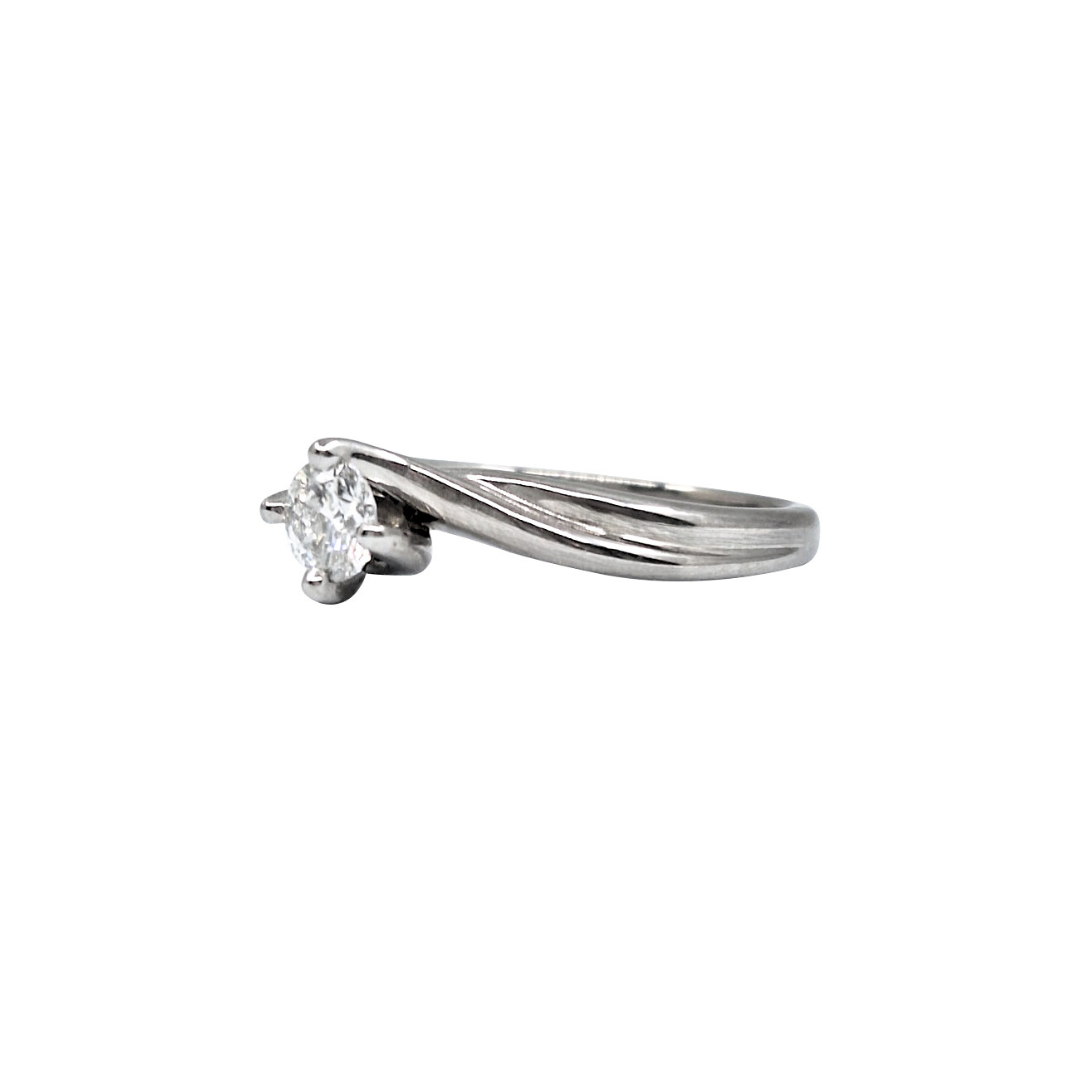 18ct White Gold Diamond Twist Solitaire Ring