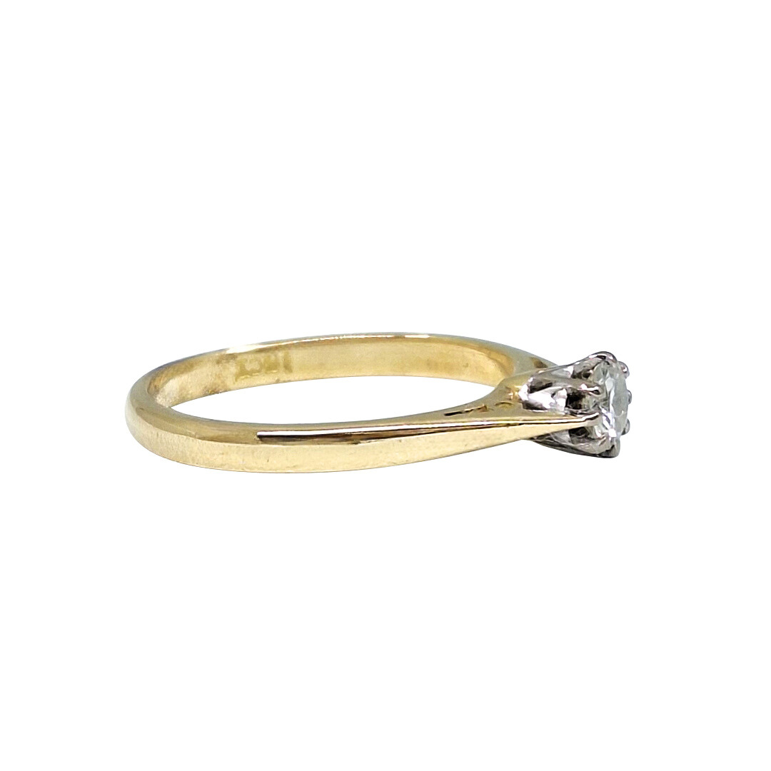 18ct Yellow Gold Diamond Ring