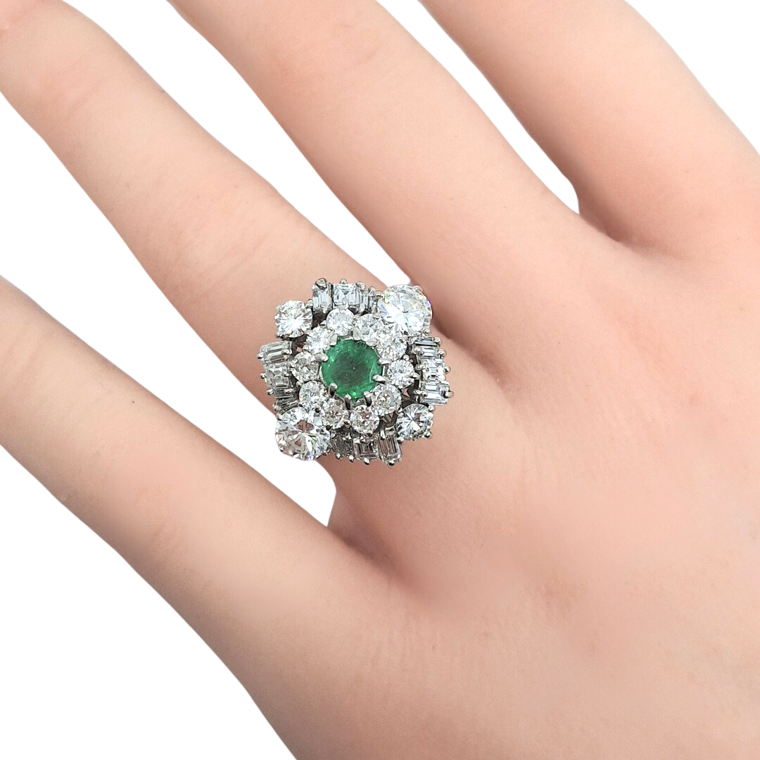 18ct White Gold Emerald & Diamond Cluster Ring