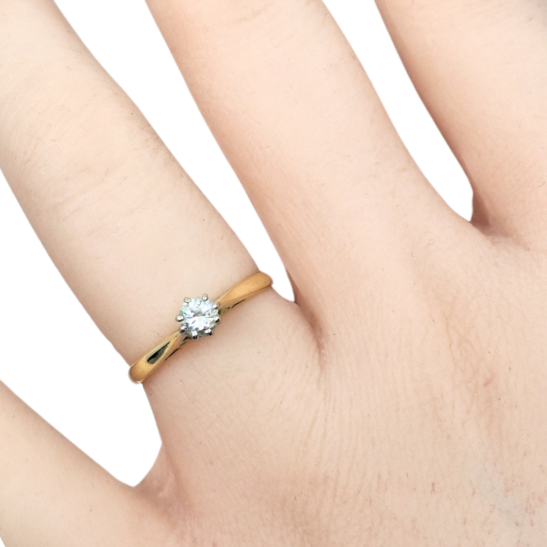 18ct Yellow Gold Diamond Ring