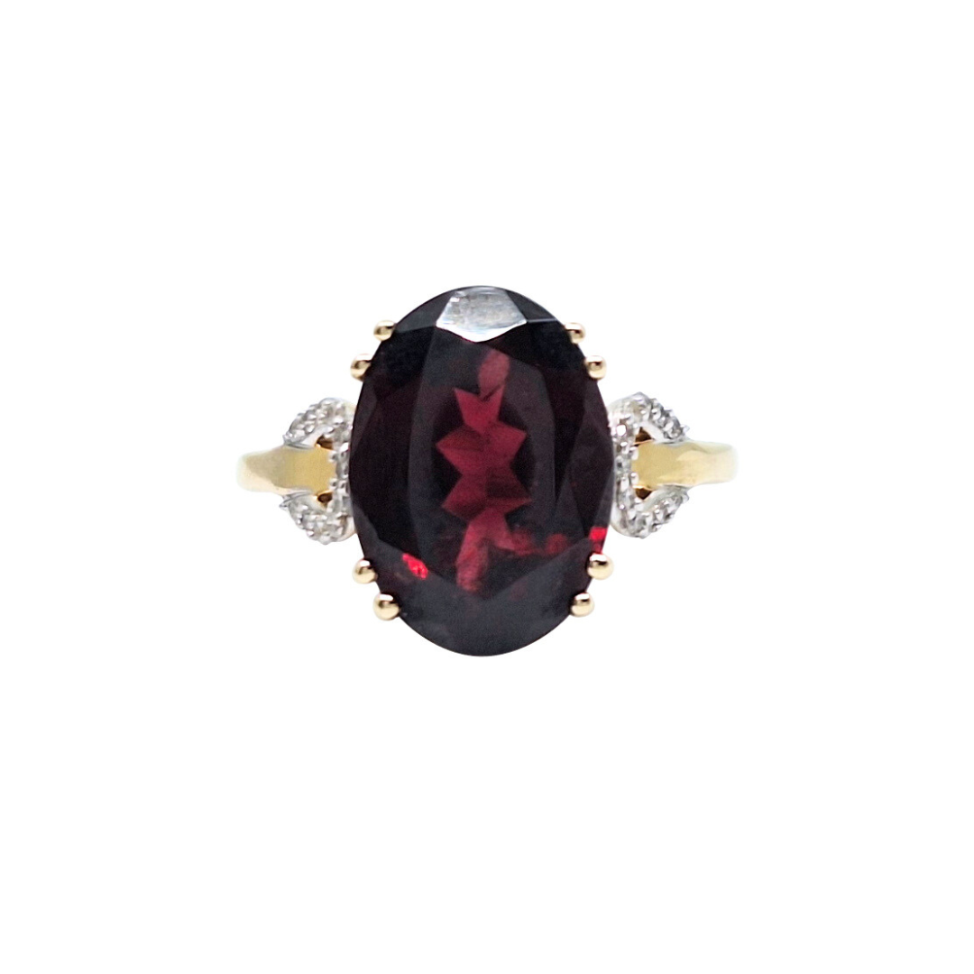 14ct Yellow Gold Garnet & Diamond Ring