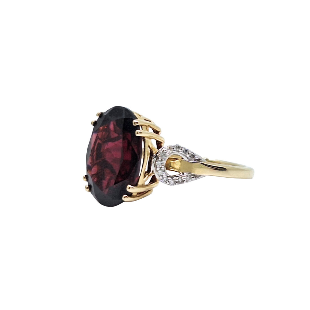 14ct Yellow Gold Garnet & Diamond Ring