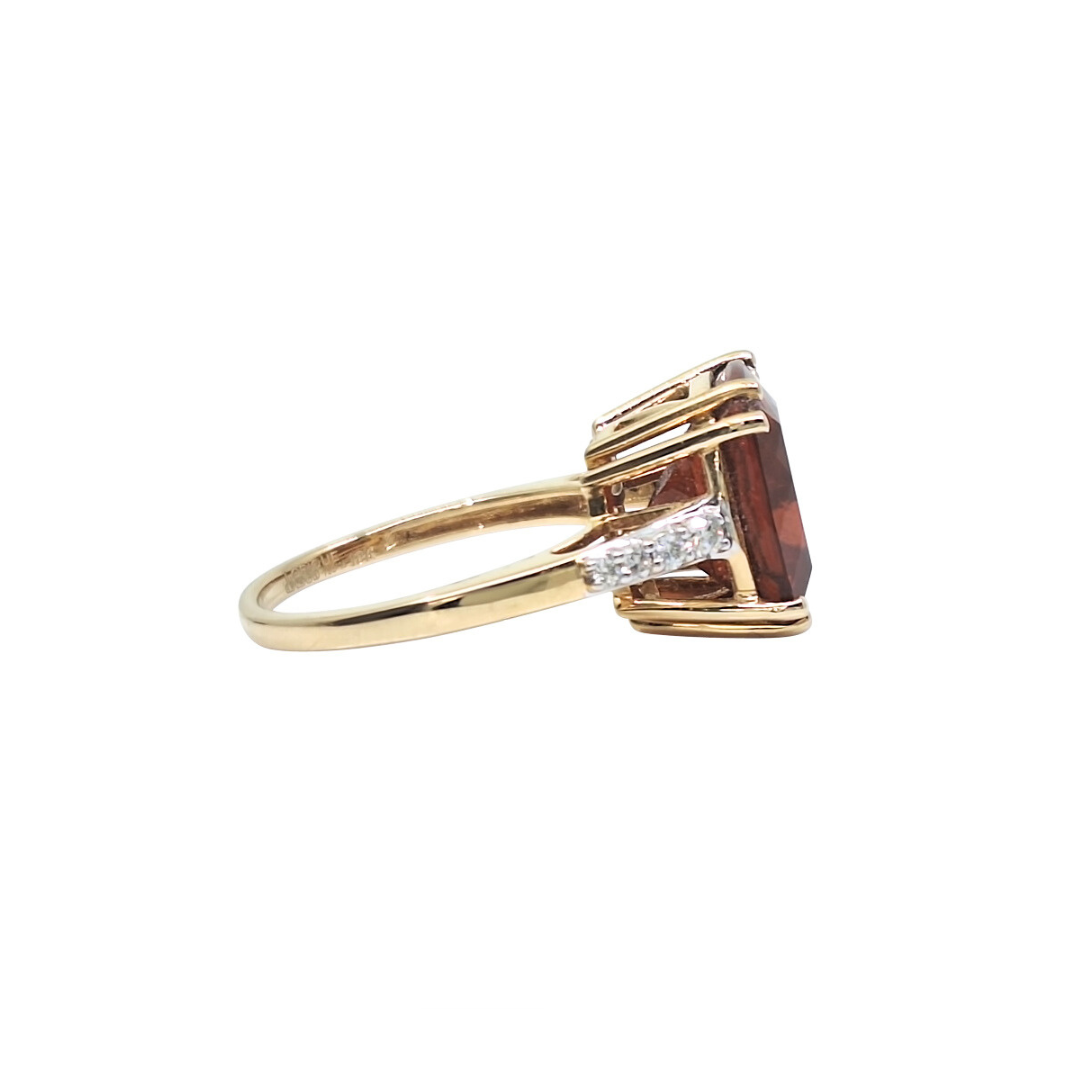 18ct Yellow Gold Red Zircon & Diamond Ring