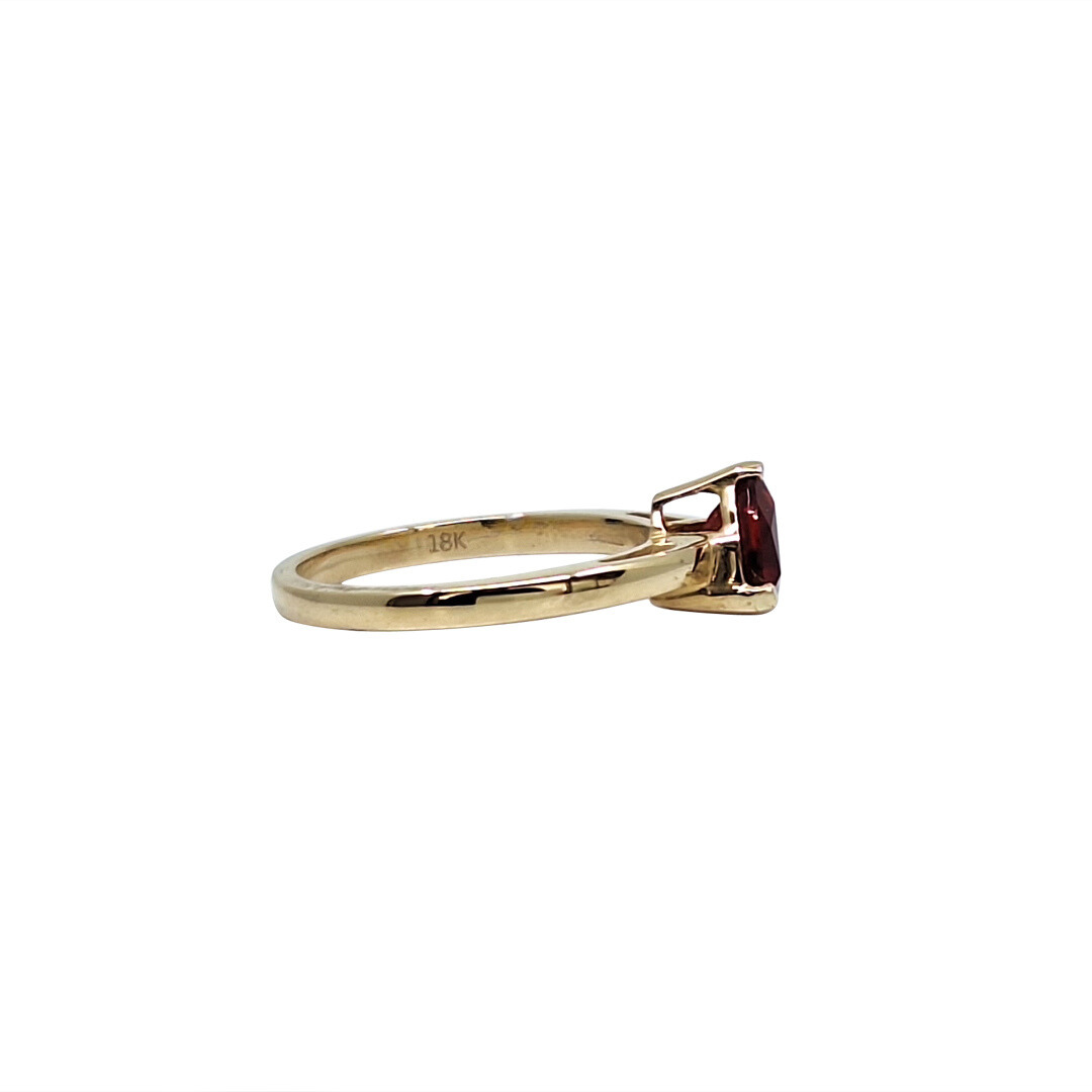 18ct yellow Gold Red Gemstone Ring