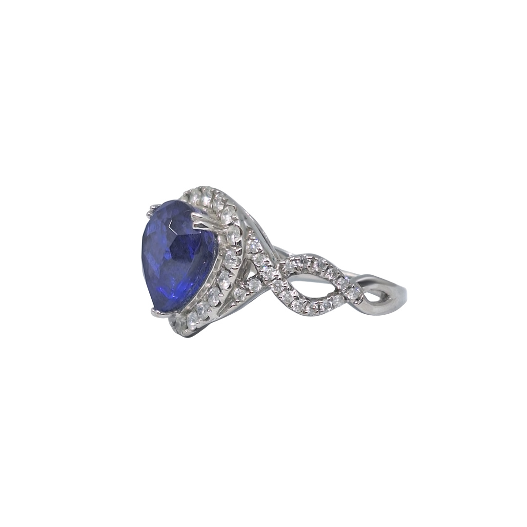 18ct White Gold Tanzanite & Diamond Iliana cluster ring