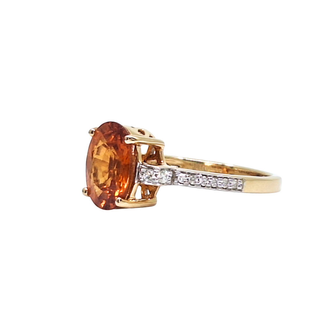 18ct Yellow Gold Orange Gemstone & Diamond Ring