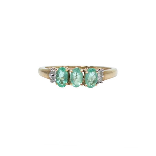 9ct Yellow Gold Green Gemstone Three Stone Ring