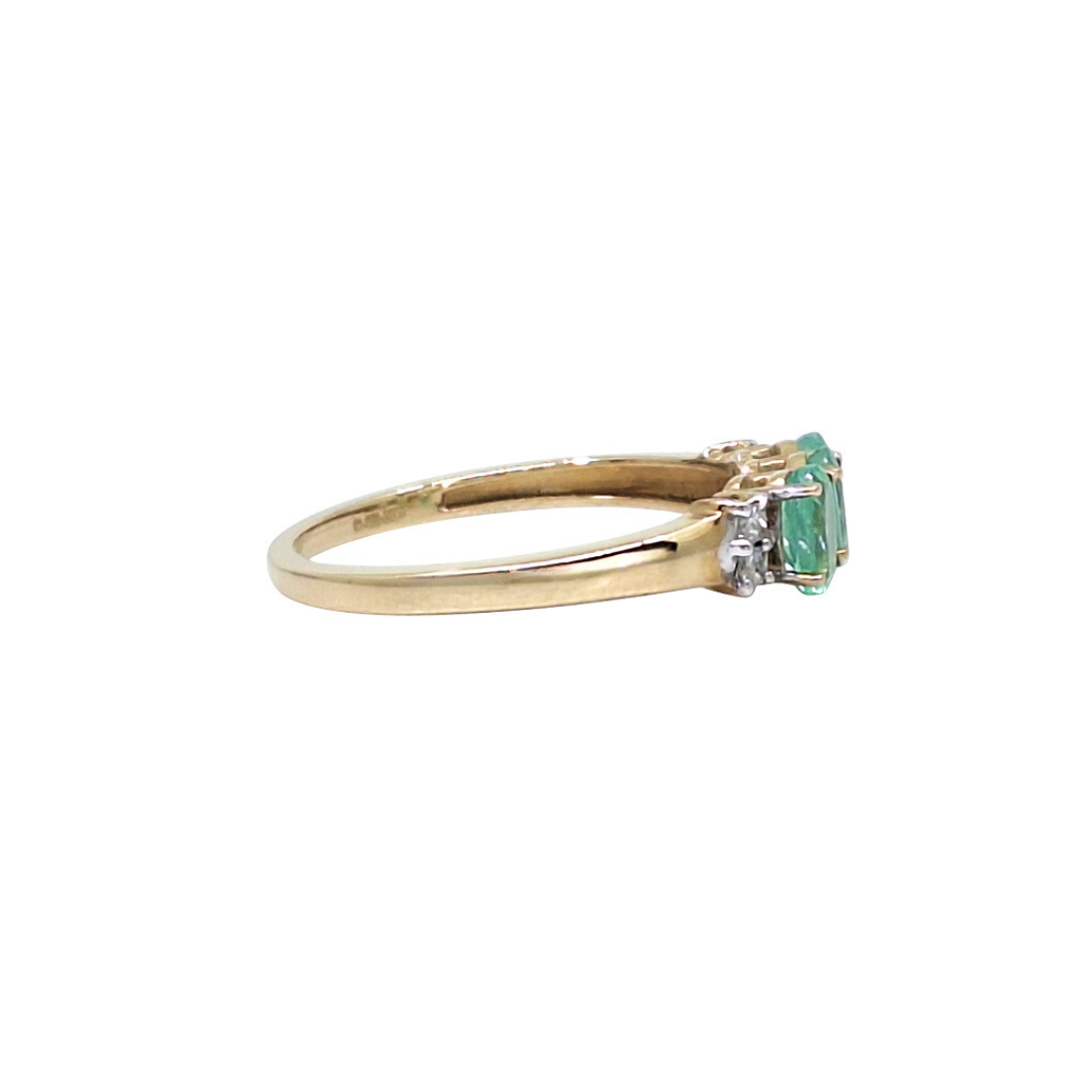 9ct Yellow Gold Green Gemstone Three Stone Ring