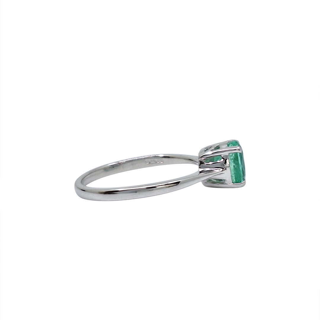 14ct White Gold Green Gemstone Ring