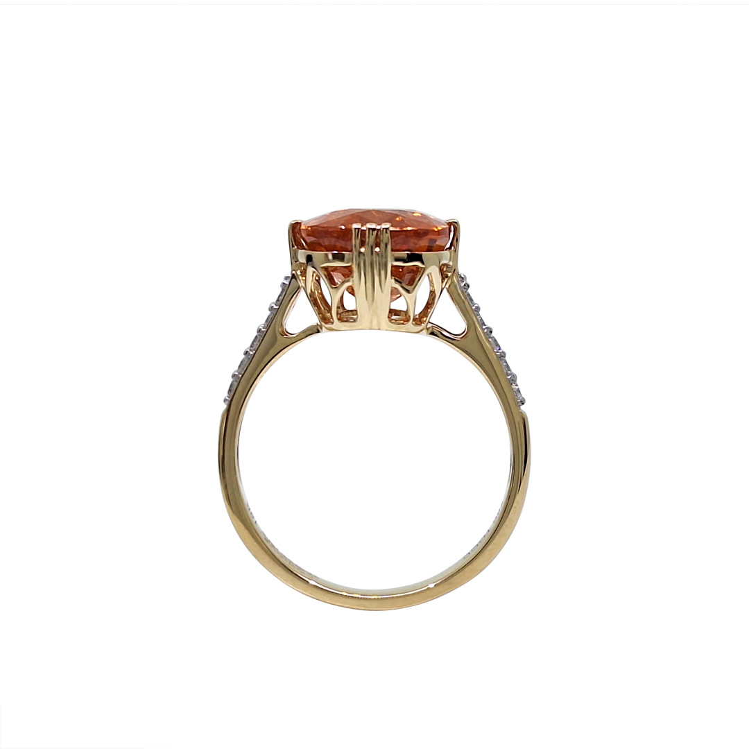 18ct Yellow Gold Orange Gemstone & Diamond Ring