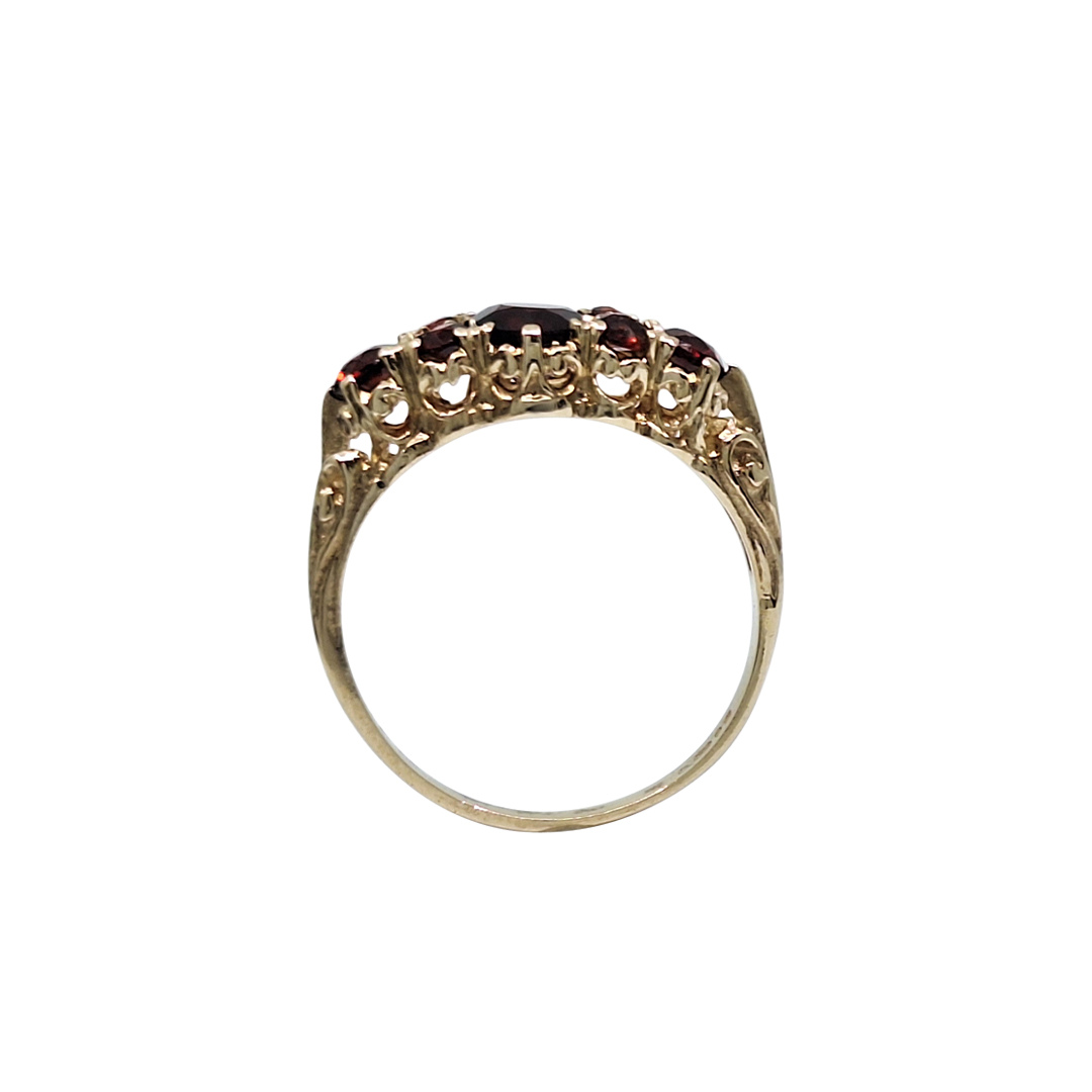 9ct yellow Gold Garnet Ring