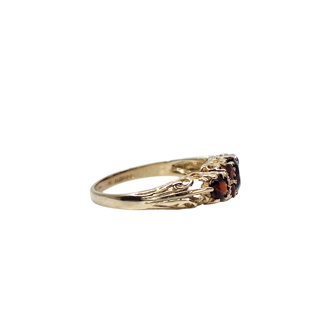 9ct yellow Gold Garnet Ring