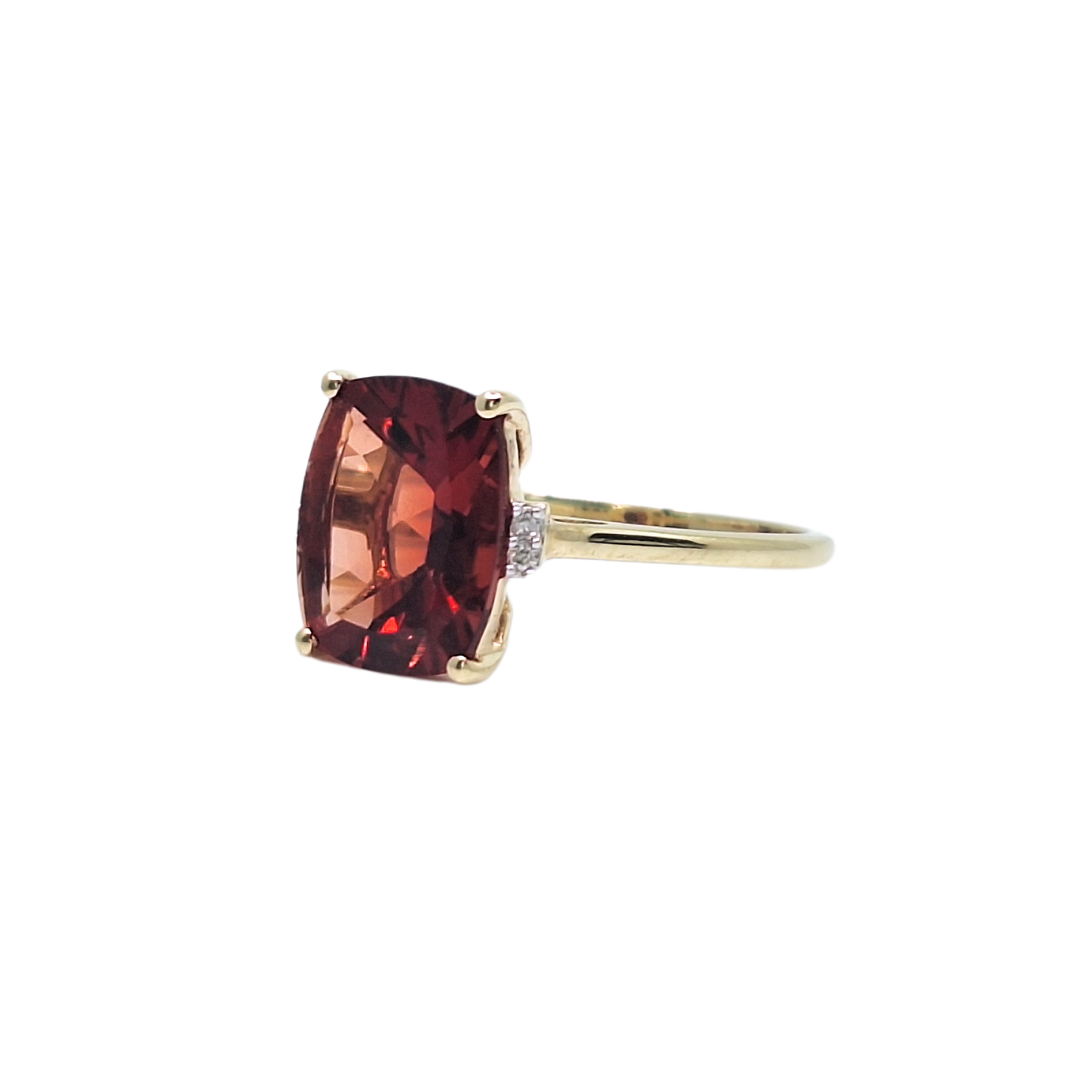 9ct Yellow Gold Red Gemstone Ring