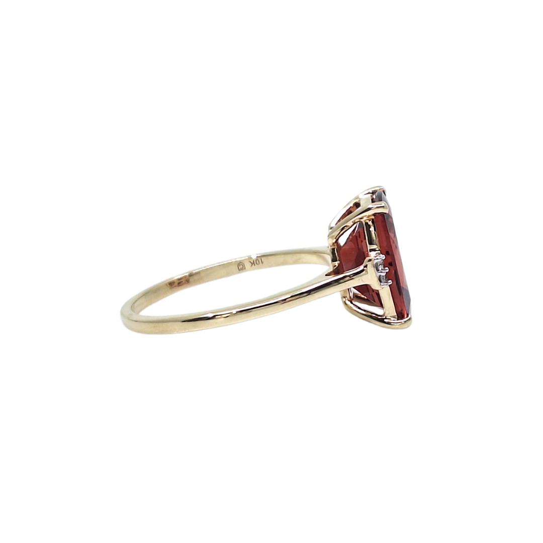 9ct Yellow Gold Red Gemstone Ring