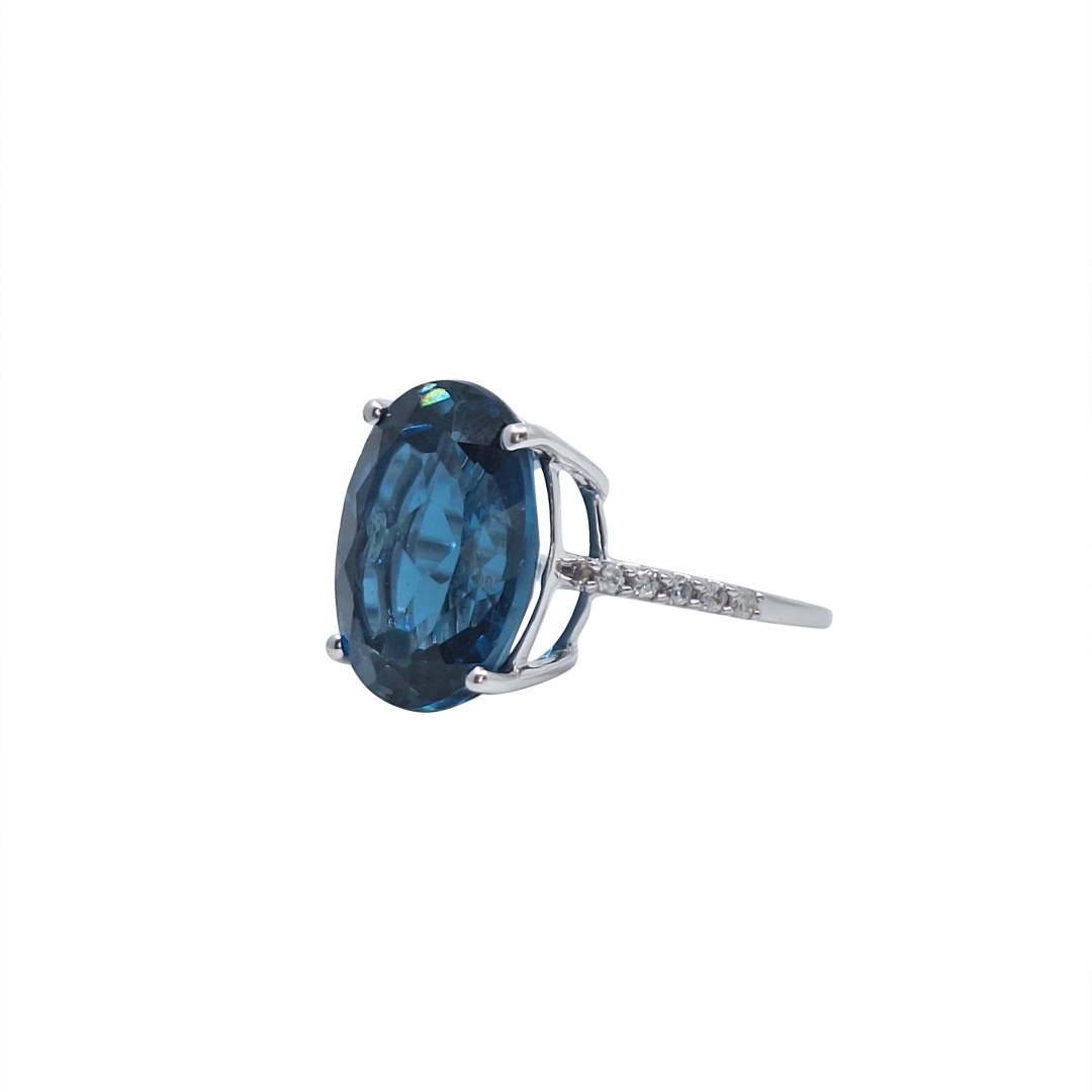 9ct White Gold Blue Gemstone & Diamond Ring