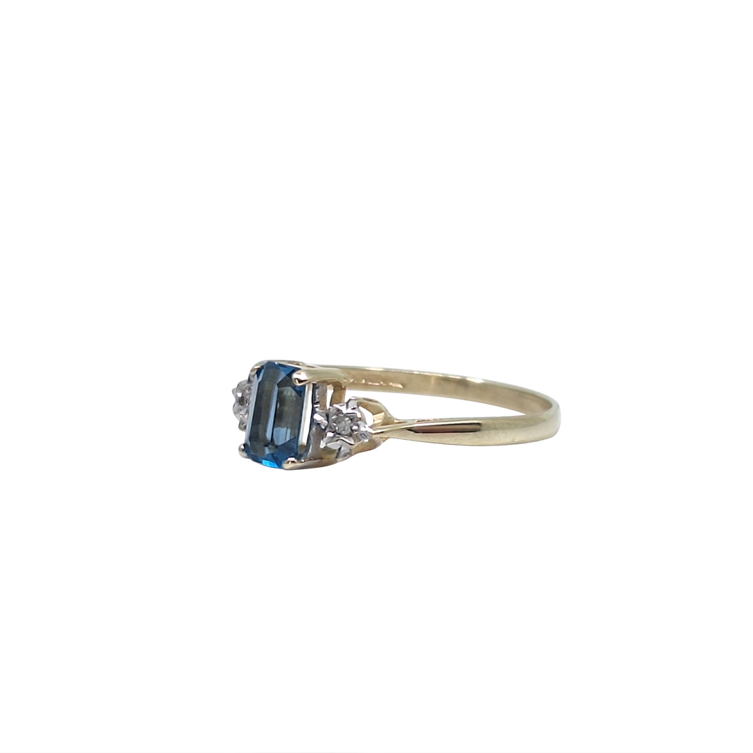 9ct Yellow Gold Blue Topaz Three Stone Ring